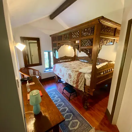 לינה וארוחת בוקר School House *