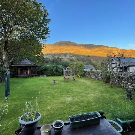 לינה וארוחת בוקר School House